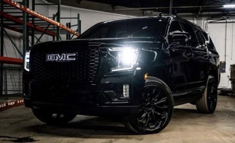 Black luxury SUV for Hamptons airport transfers